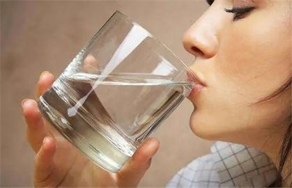 很火的提醒喝水的app